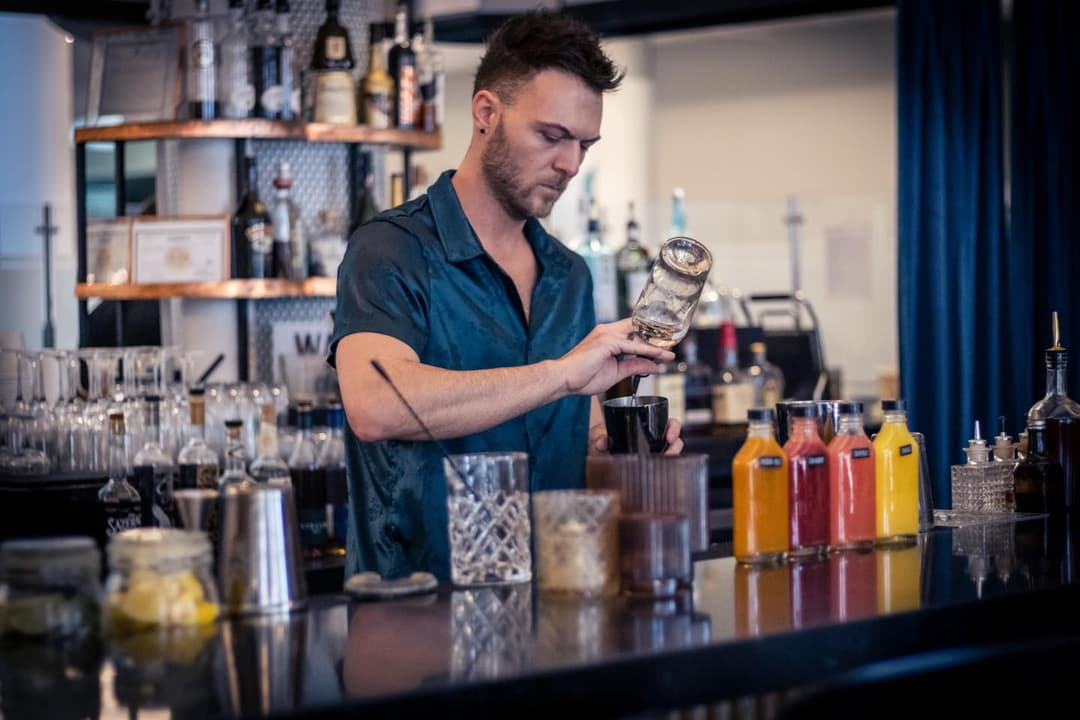 Full Service Bar